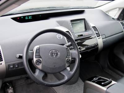 Toyota Prius (NHW20), Executive